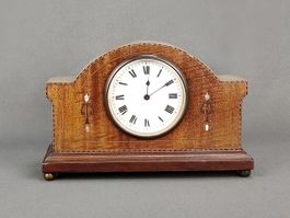 Bautiful Table clock uhr with mother-of-pearl inlays
