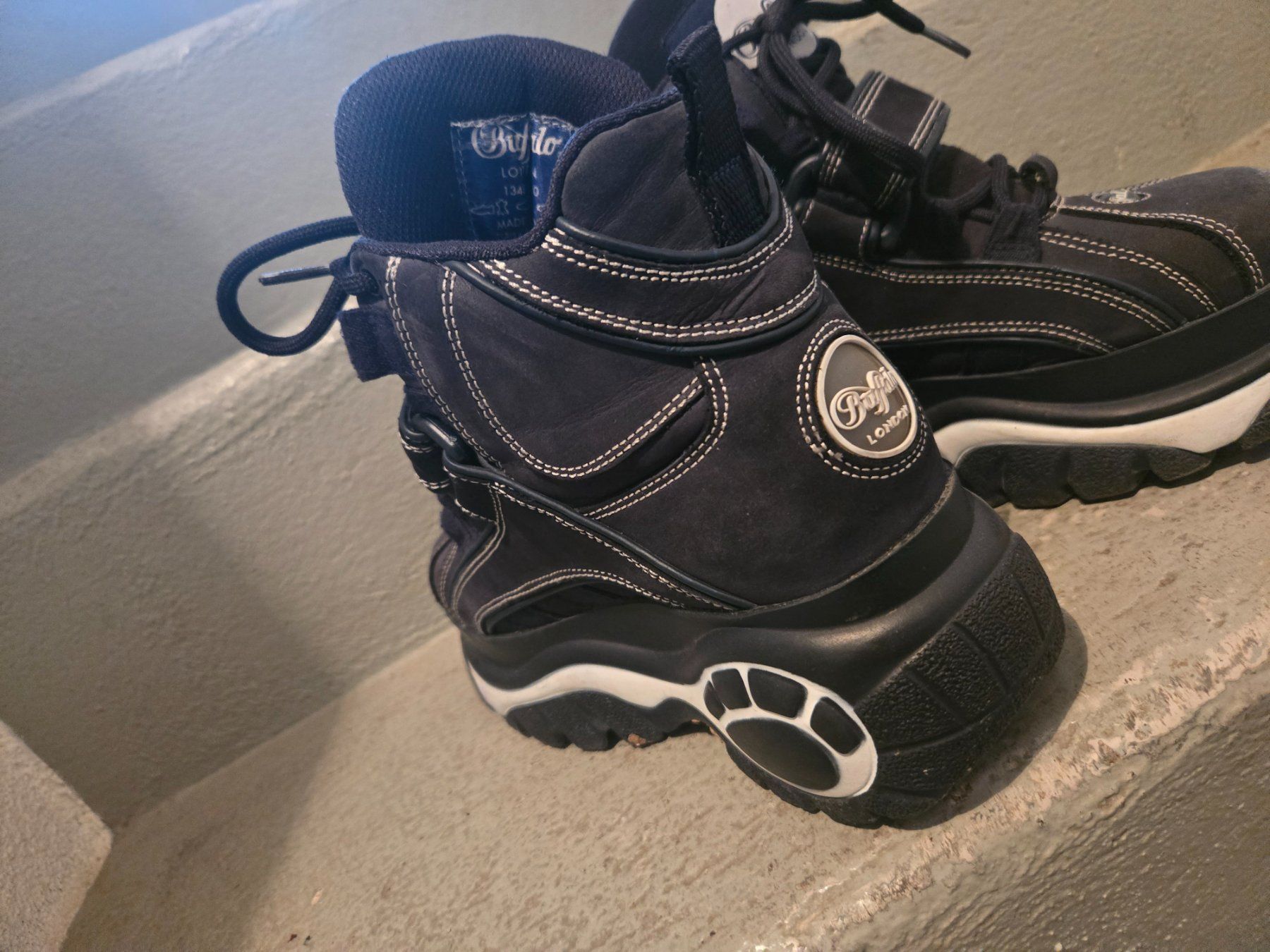 Buffalo Scarpe da uomo: Buffalo London 37 – Usato da Bassecourt venduto da co.hurlimann 1