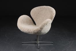 SALE: Arne Jacobsen Swan Chair
