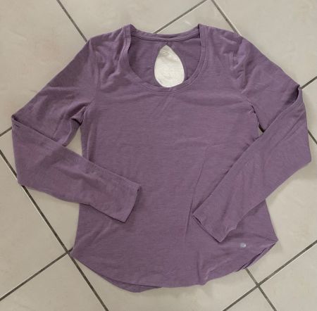 Damen Langarmshirt Lila mit Rückenausschnitt Grösse M