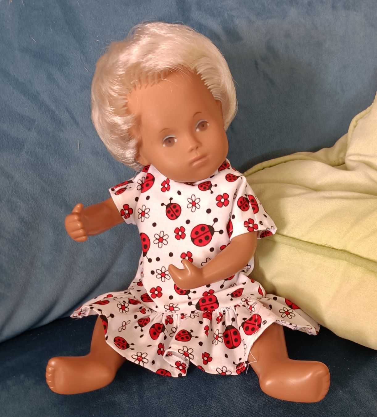 Poupées: Fürs Sasha Baby: Herziges Kleidchen – Neuf (Voir description) à Seewen SZ par 27maan
