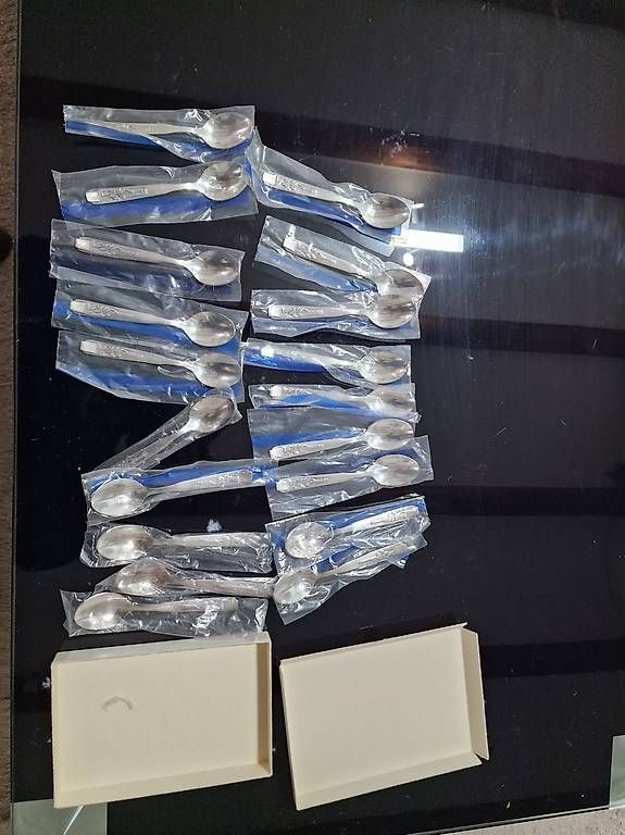 Set di piatti: lot services plaques argent – Usato da Villaz-St-Pierre venduto da Rubytys 3
