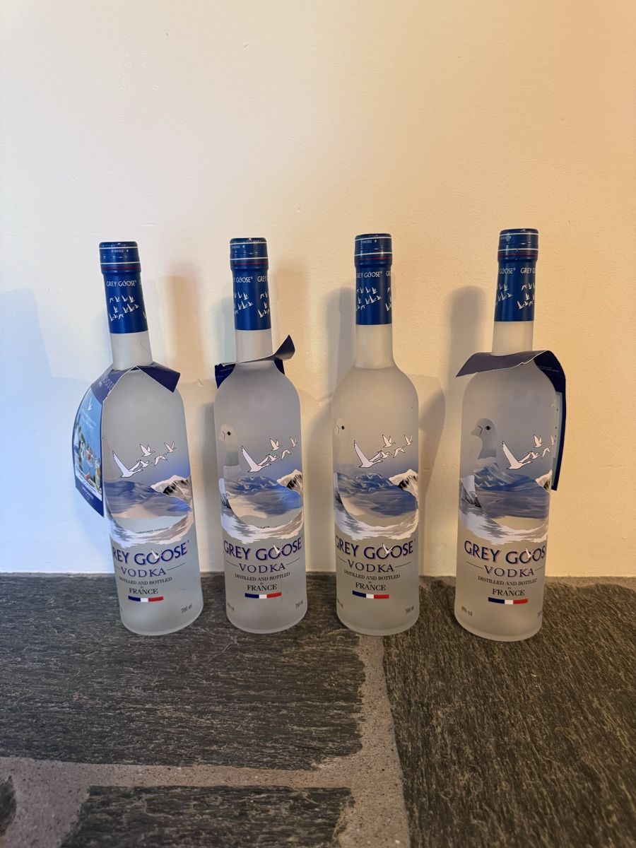 Grey Goose Bevande alcoliche: Grey Goose Vodka 4 Flaschen ungeoeffnet – Nuovo e nell'imballaggio originale da Rabius venduto da Mr.XYZ