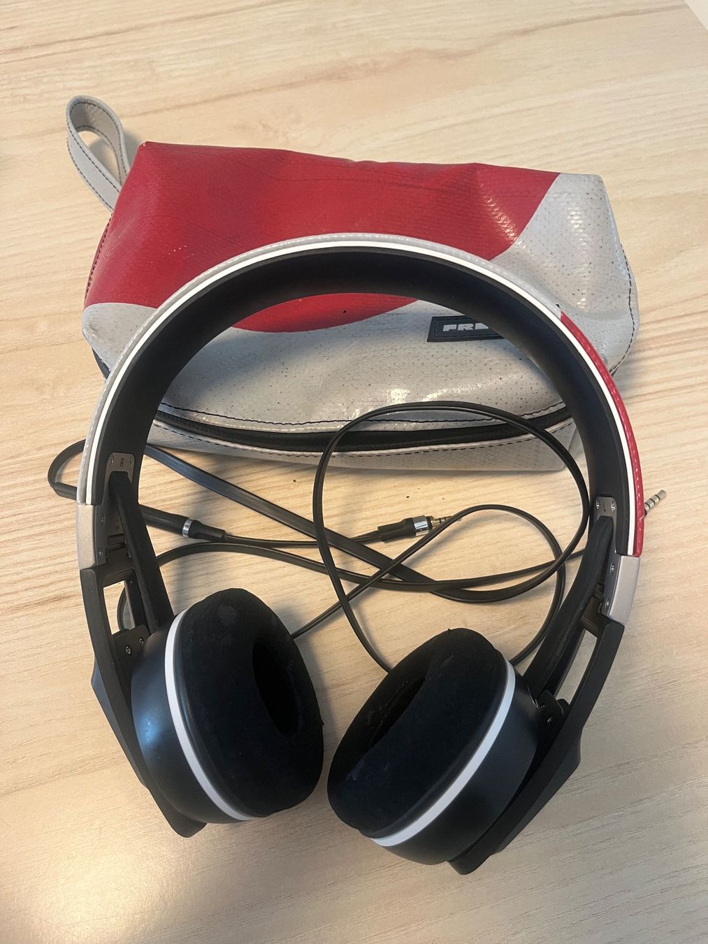Sennheiser Cuffie: Freitag x Sennheiser Kopfhörer On Ear mit Case – Usato da Aarau venduto da BusyBumblebee