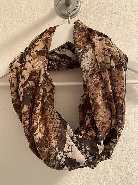 Foulards, Tücher & Schals: Schals, Halstücher, Damen I – Gebraucht aus Zürich von nad_7gzh 2