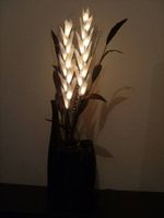 Lampe mit Blütenteilen