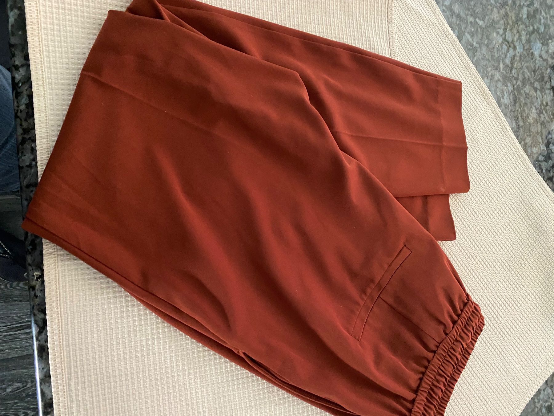 Pantaloni: InWear Freizeithosen Grösse 38 – Usato da Allenwinden venduto da Obalu