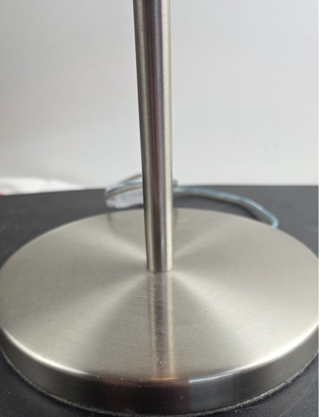 Lampade: Moderne Tischleuchte mit schwarzem Plissee-Schirm – Usato da Flums venduto da Flumsantik 2