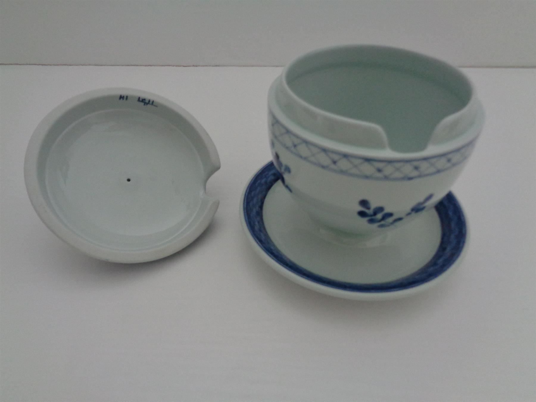 Royal Copenhagen Schalen: Keramik Sauciere Copenhagen Aluminia – Gebraucht aus Chur von omonia 3