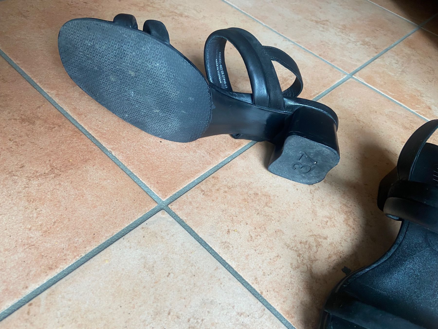 Camper Scarpe da donna: Sandale Camper schwarz Leder Grösse 37 – Usato da Hemmental venduto da cat_9l7f 3