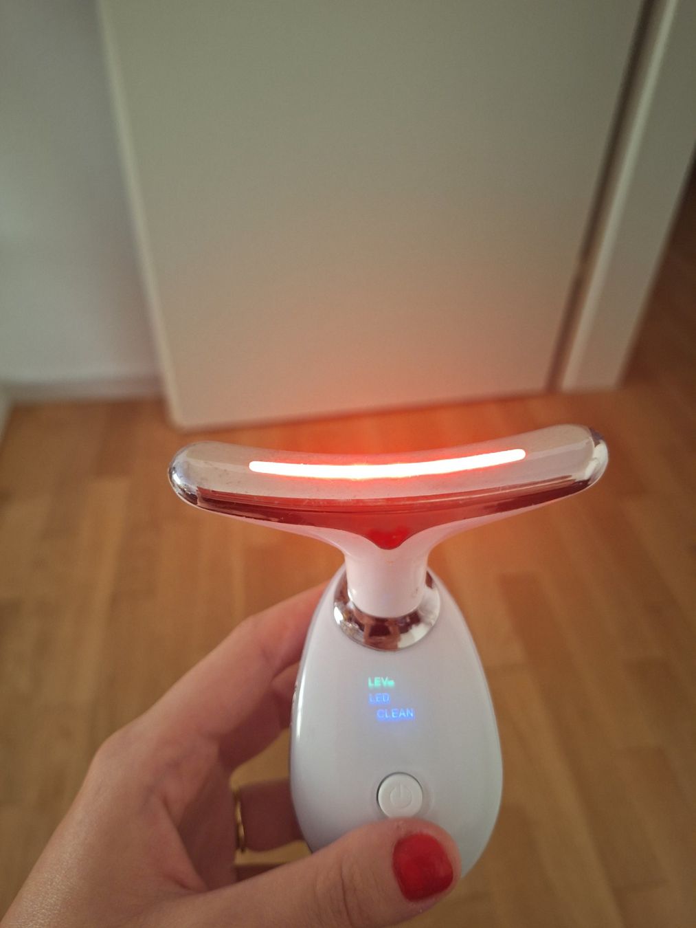 Cura del viso: VBeauty LED EMS Gesichtsmassagegerät – Nuovo (secondo la descrizione) da Wetzikon ZH venduto da kuk_9q2n 1