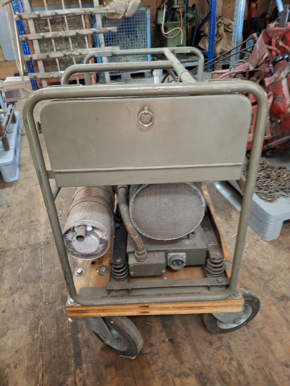 Generatori di corrente: Generator Schweizer Armee Homelite Type 24D28-1 – Usato da Alt St. Johann venduto da iderf27 3