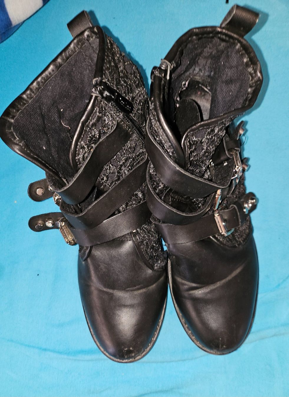 Scarpe da donna: Stiefeletten mit Schnallen – Usato da Thun venduto da Shame