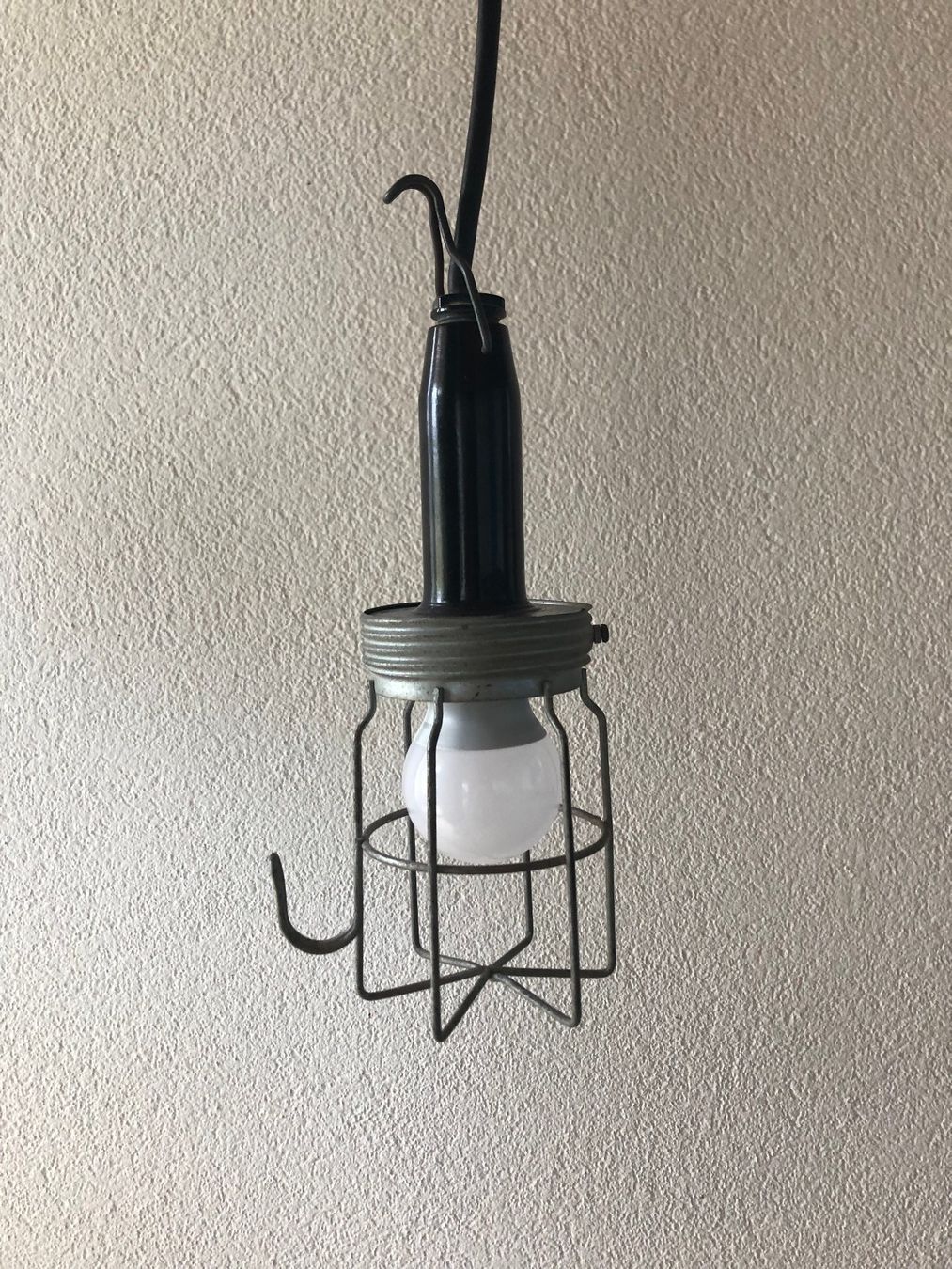 Lampen: Vintage Werkstatt Lampe mit Schutzkorb – Gebraucht aus Benken ZH von Dulcinea90