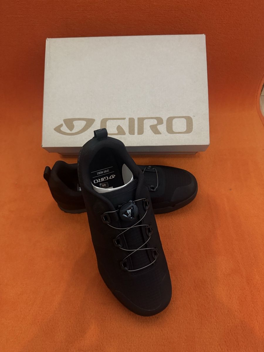 Giro Scarpe da uomo: GIRO TRACKER MTB SCHUH FLAT 44 ohne Klick BOA SYSTEM – Nuovo e nell'imballaggio originale da Obfelden venduto da Freebonsay 1