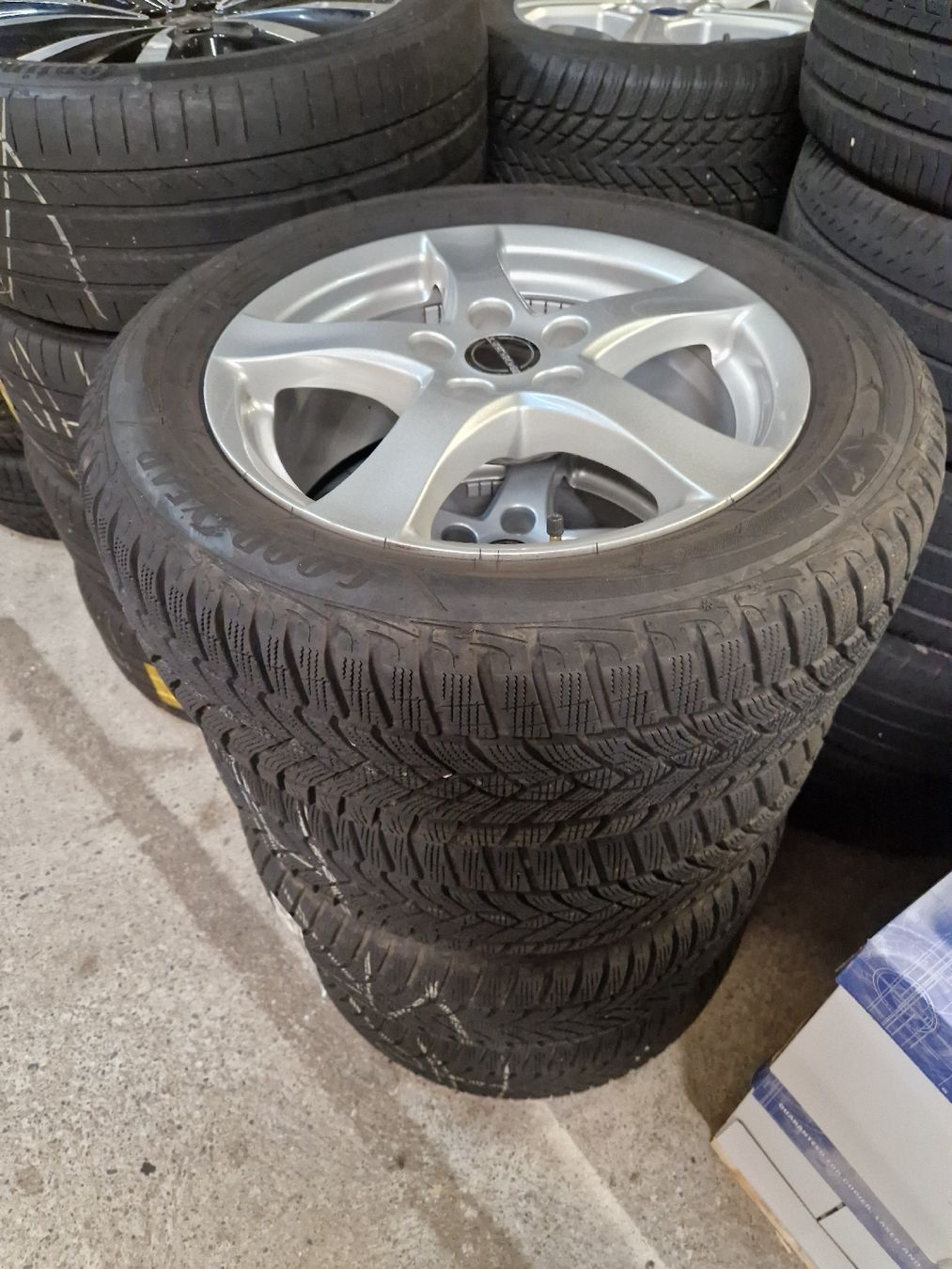Ford Pneumatici & Ruote complete: Winterradsatz Ford Focus 16"  – Usato da Mümliswil venduto da Sachs623