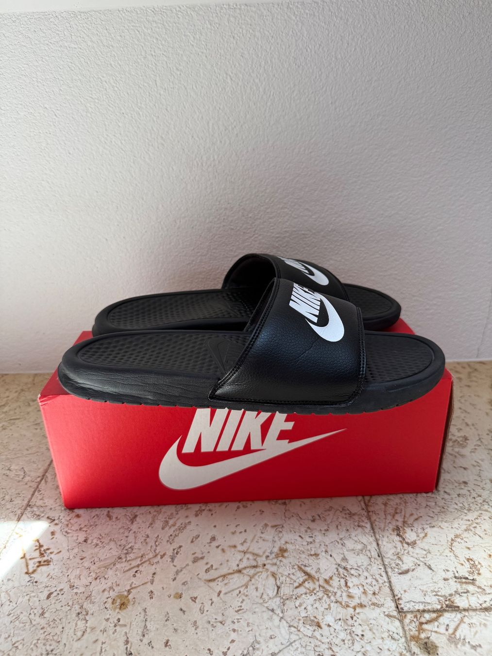 Nike Scarpe da uomo: Nike Victori One Slipper – Usato da Worb venduto da le_castor 3