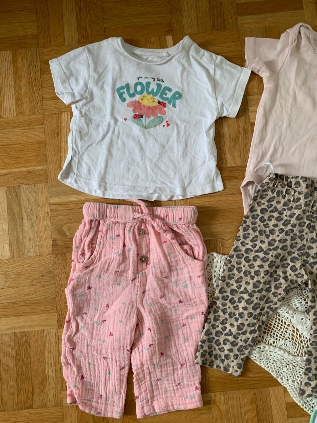Lotti & Set di vestiti: Sommer Set Mädchen Gr. 68 – Usato da Moutier venduto da chDuplessy 1