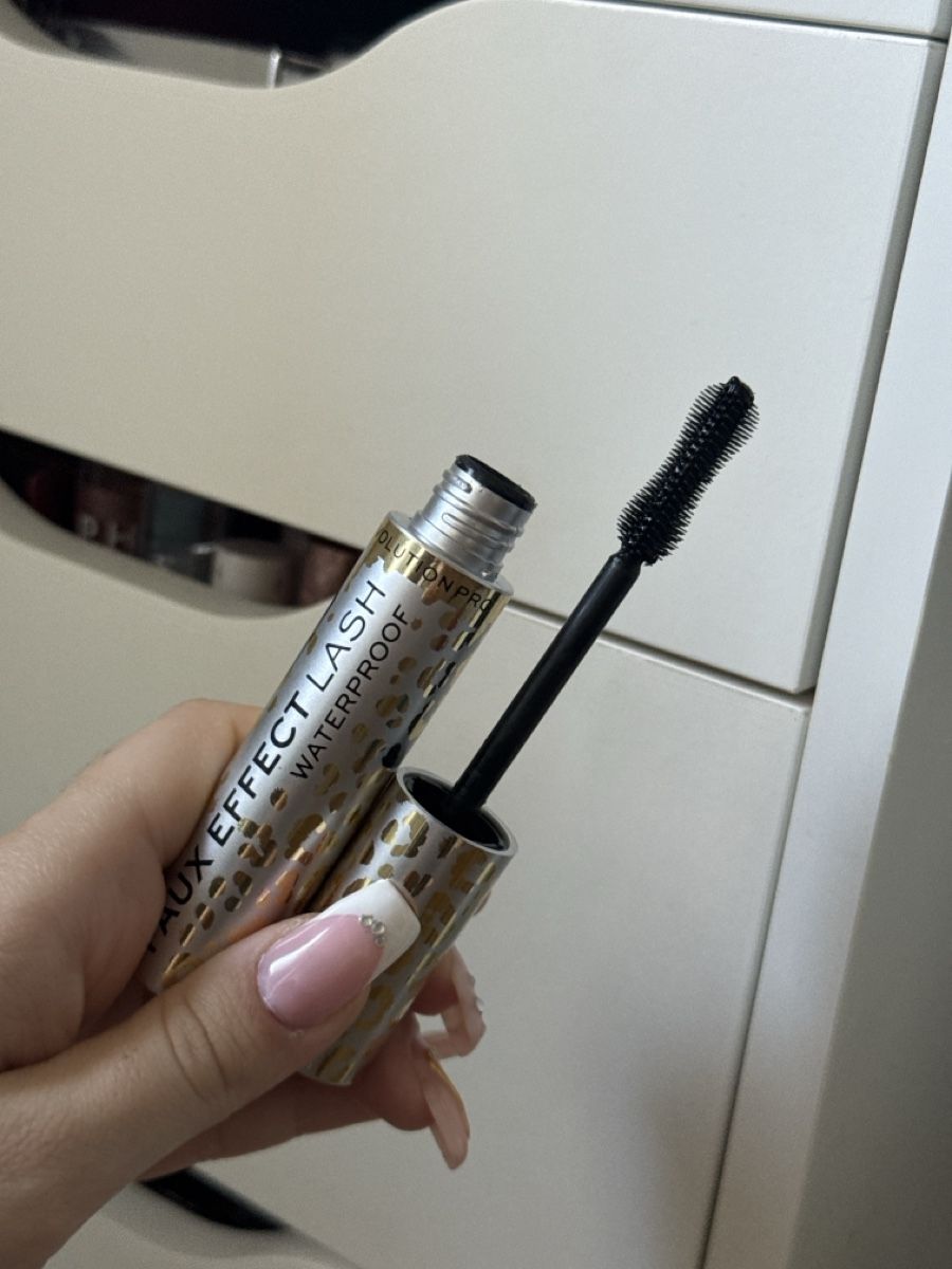 Make-up: Mascara - Revolution Pro – Nuovo (secondo la descrizione) da Chavannes-près-Renens venduto da elobrgs 1