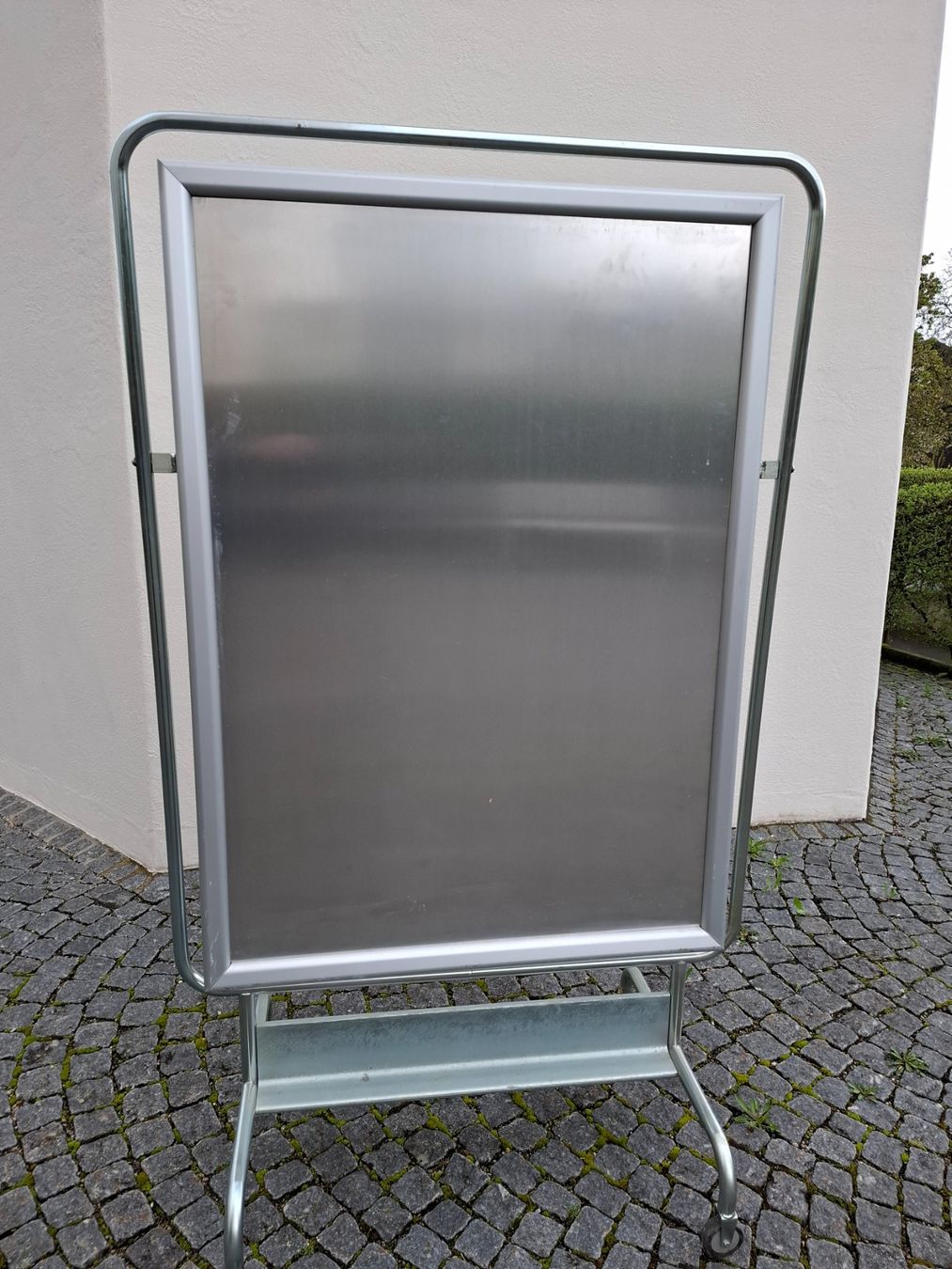Ladenausstattungen & Messebau: Präsentationsständer – Gebraucht aus Goldingen von aaaooo