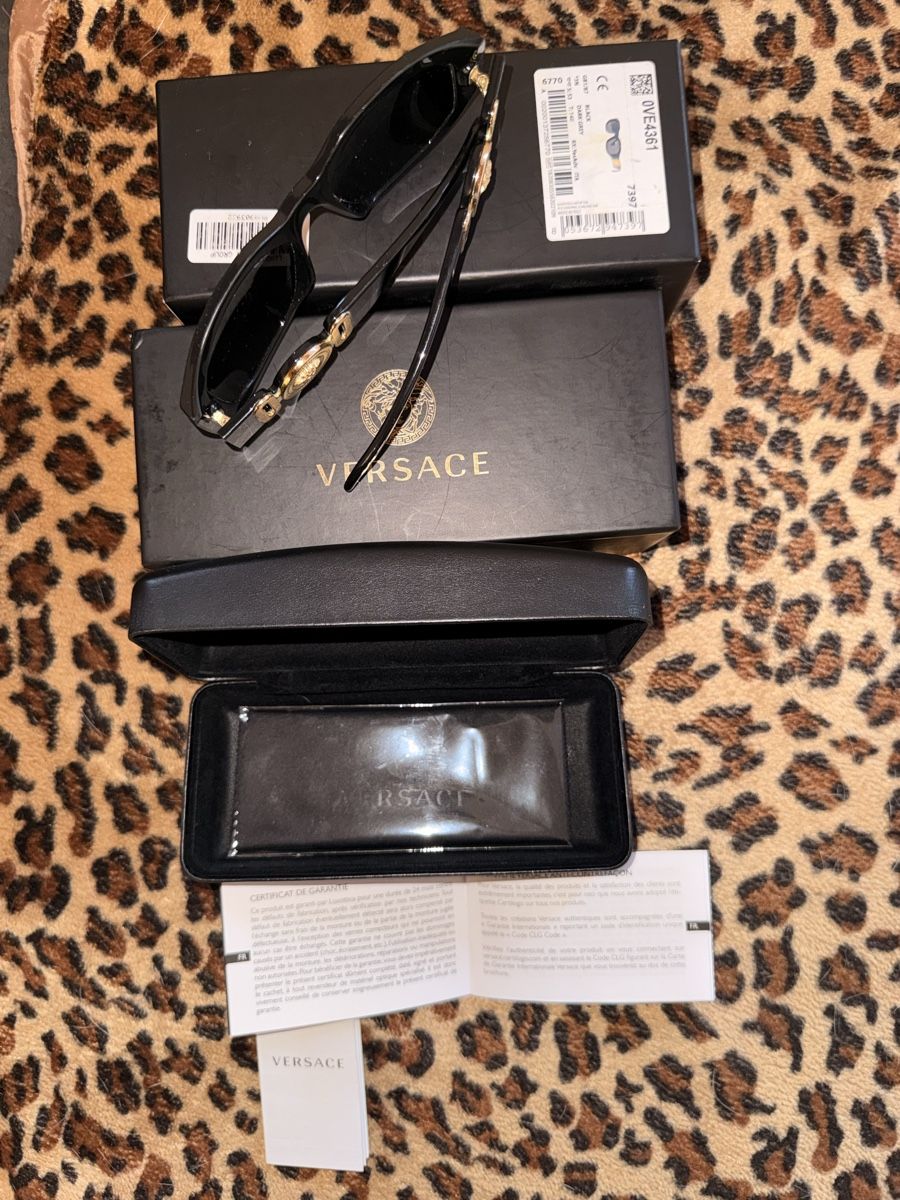 Versace Occhiali & Lenti: Lunettes de soleil Versace - Unisex – Nuovo e nell'imballaggio originale da La Sarraz venduto da Maily.hautier 1