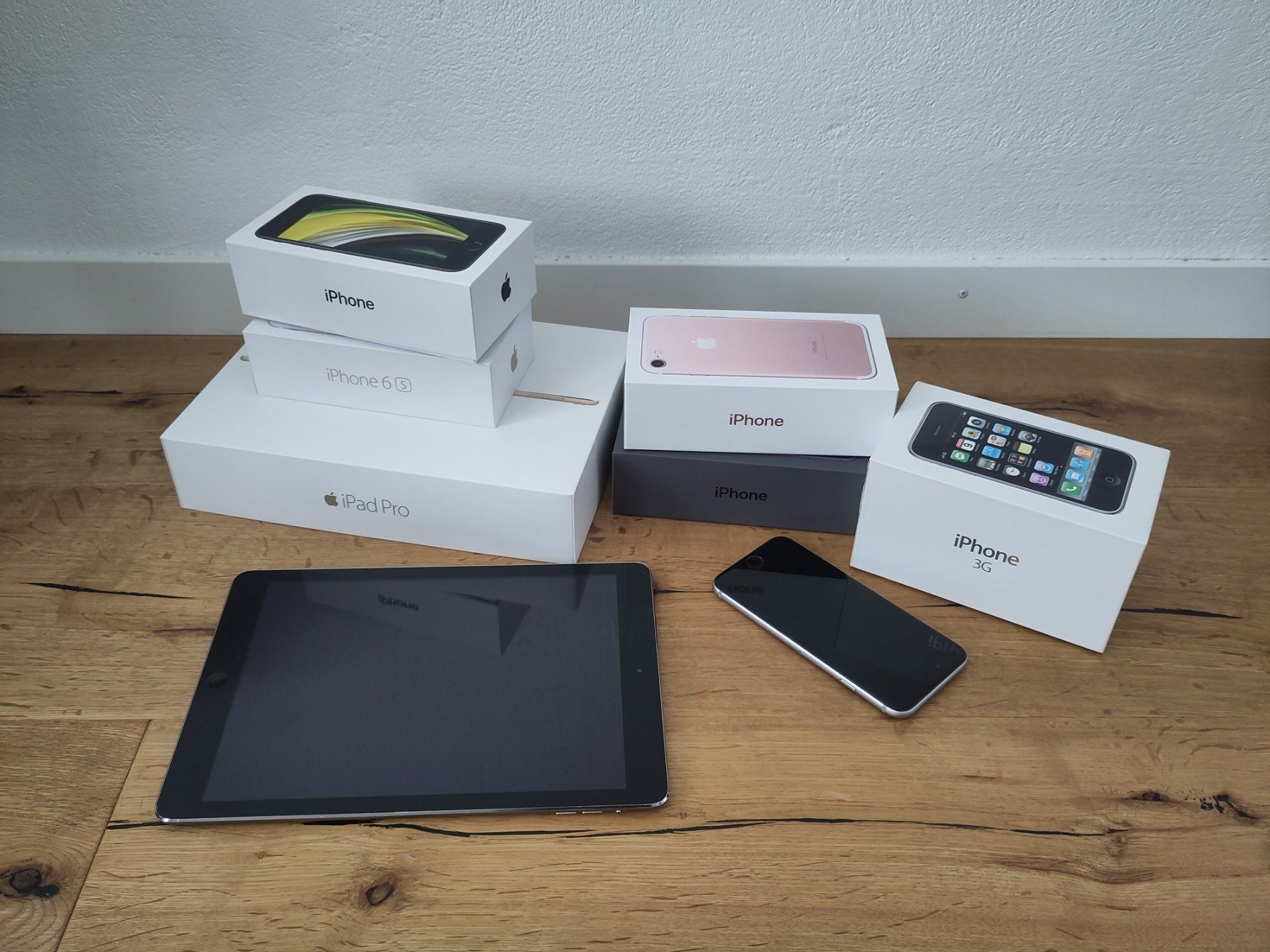 Apple Tablet PC: 2 iPads und 6 iPhones von Apple – Usato da Siebnen venduto da TurboMega