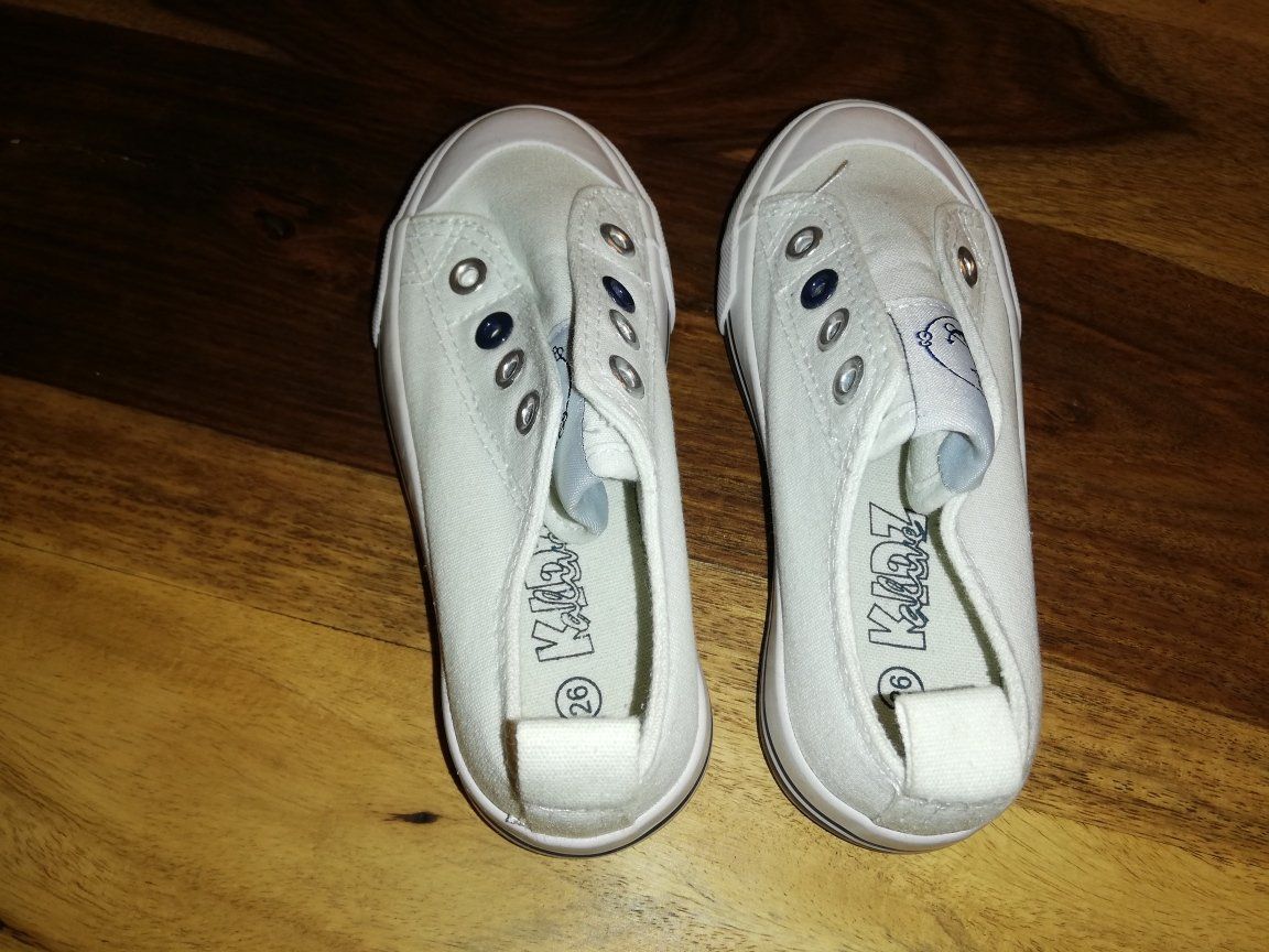 Scarpe per ragazzi: neuwertige weisse Schuhe Gr. 26 – Usato da Oberrieden venduto da smarties949 1