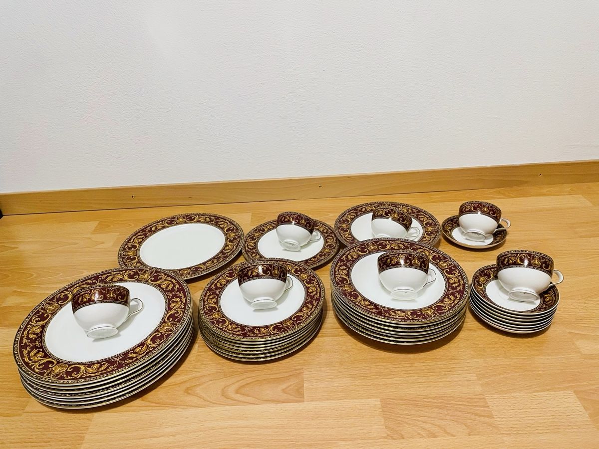 Set di piatti: Royal Bone China Speiseservice – Usato da Chur venduto da Tsambiko 1