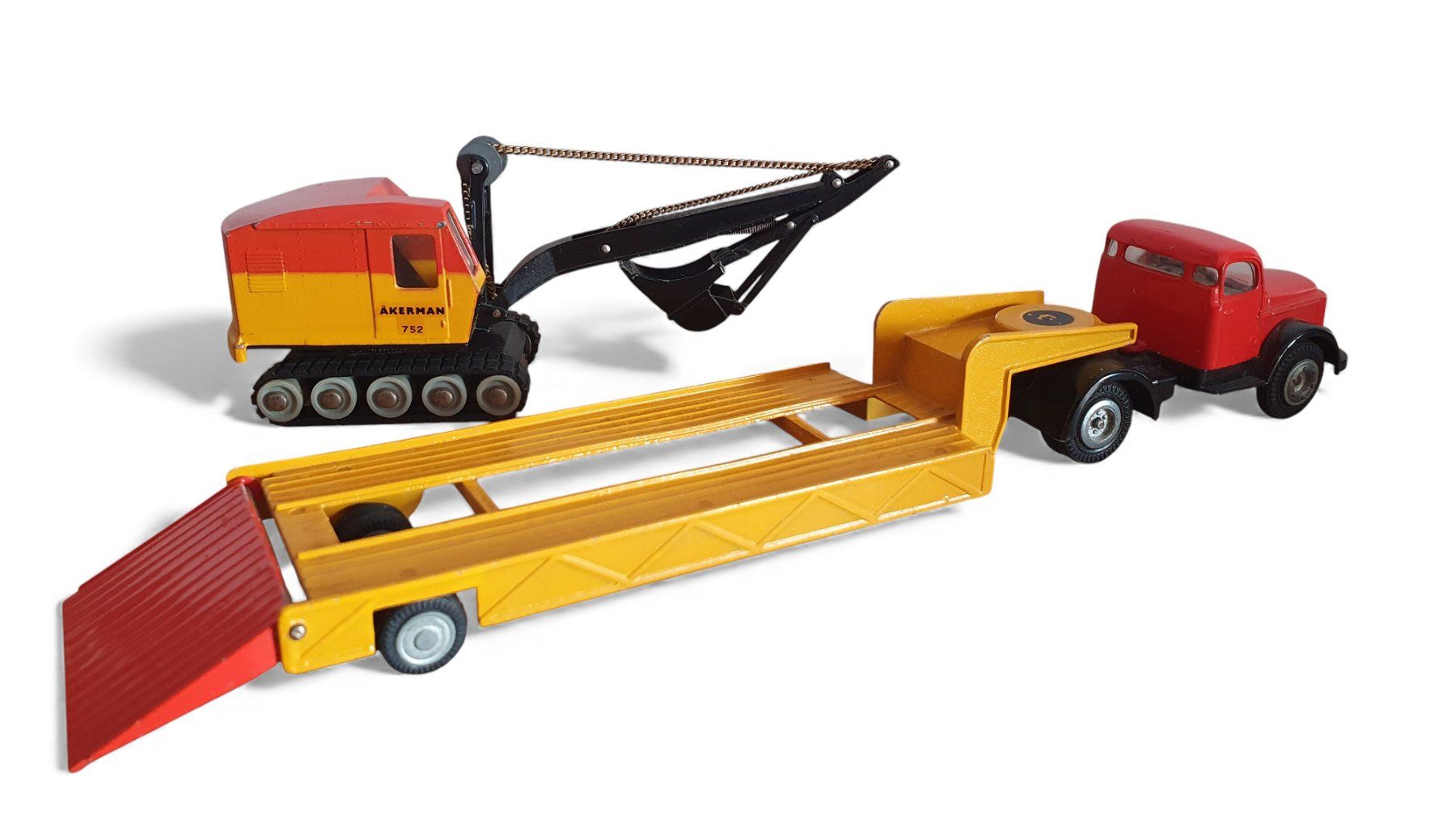 Tekno Modellautos: Tekno Volvo Tieflader mit Löffelbagger – Gebraucht aus Rickenbach b. Wil von klassikmarkt.ch 3