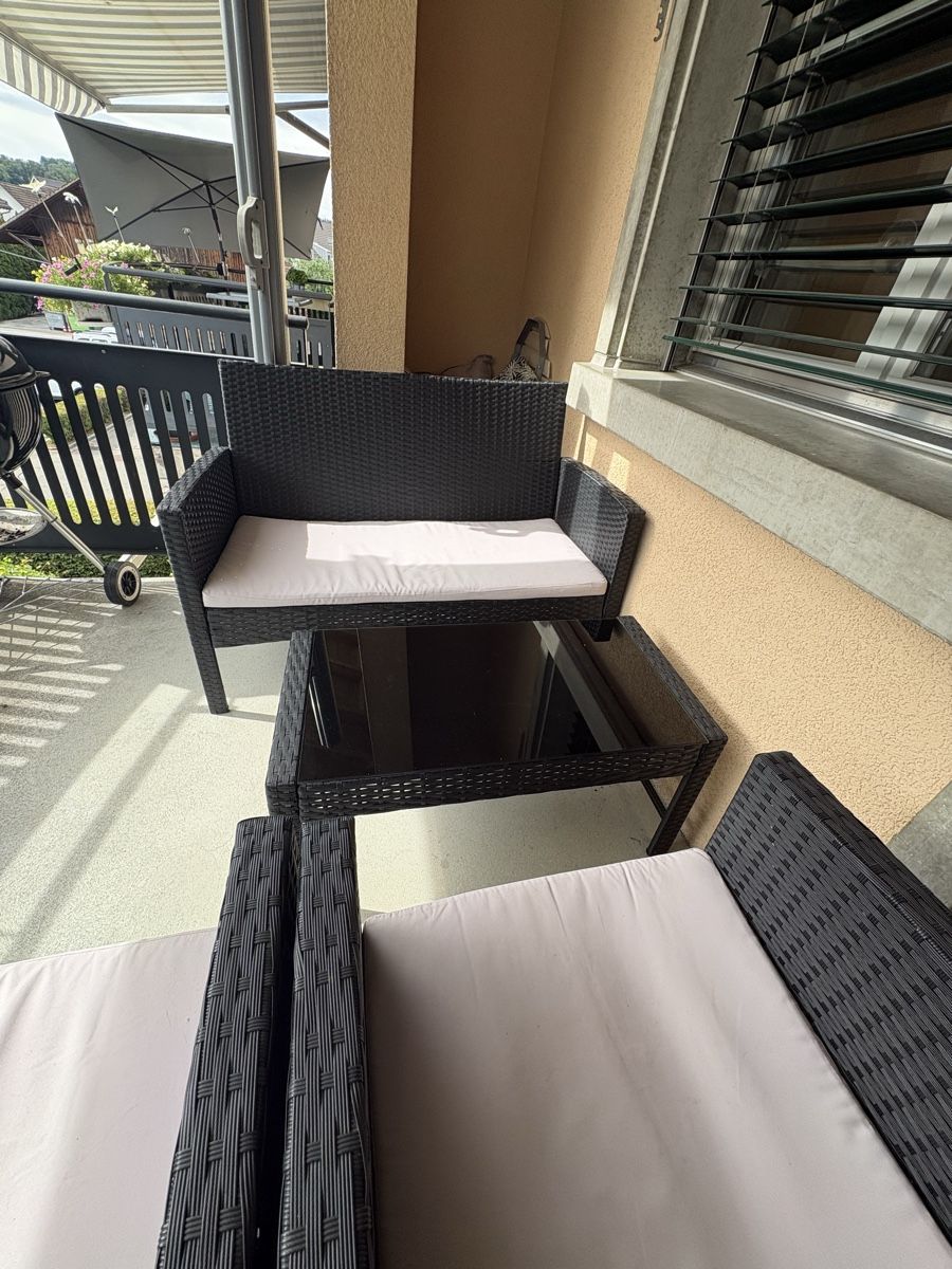 Set di tavolo e panche: Gartenmöbel Polyrattan guter Zustand – Usato da Bonstetten venduto da Gianni.papis 1