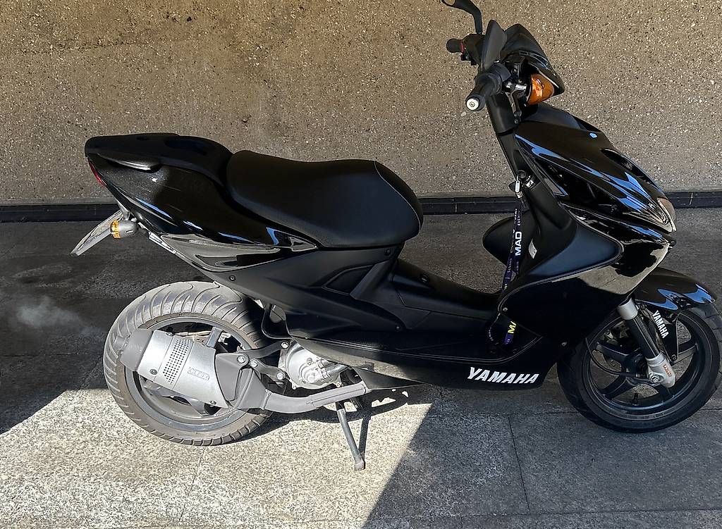 Yamaha Scooter: Scooter Yamaha Aerox nero – Usato da Caslano venduto da iguidice01 1