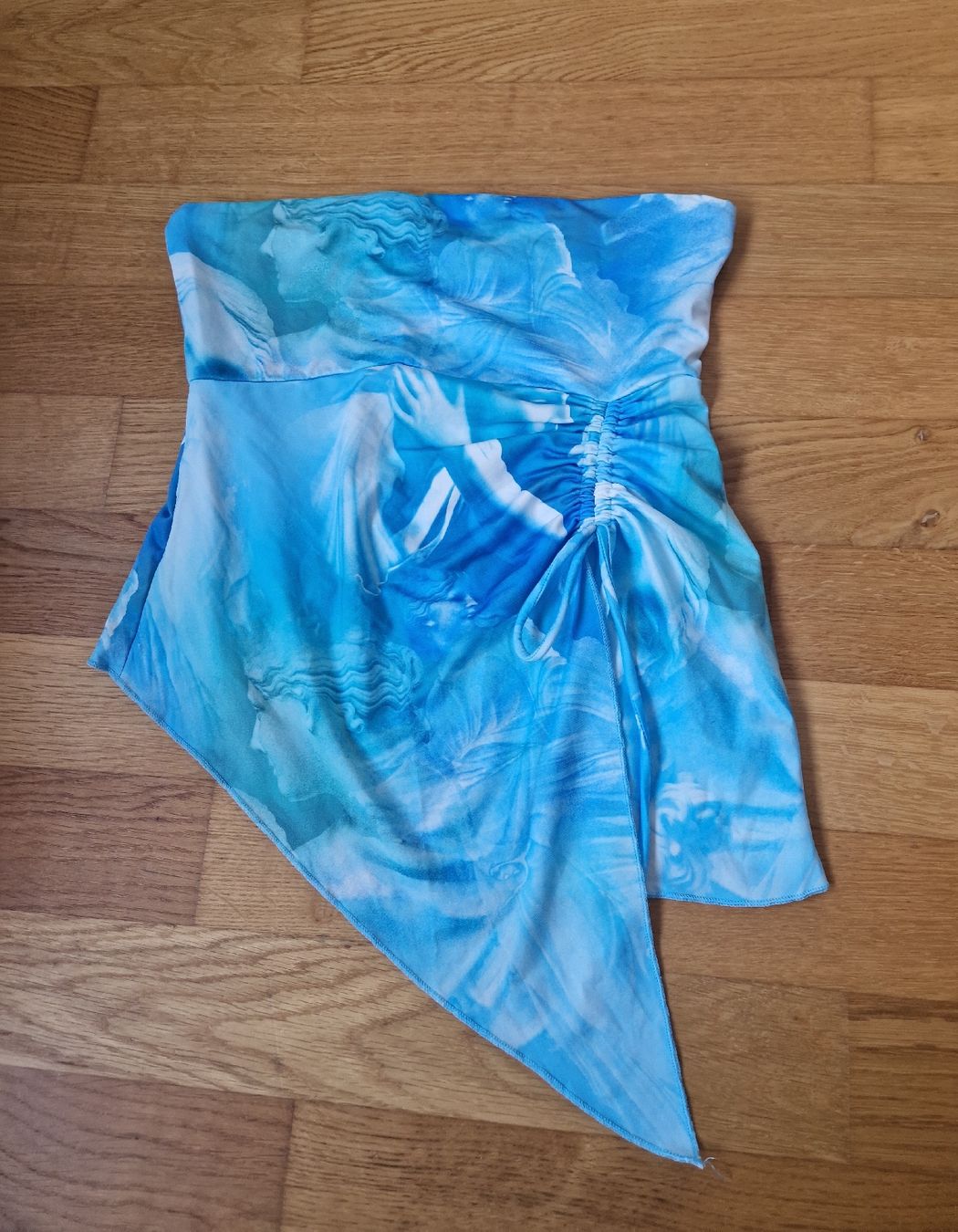 Bershka Top: Bershka Top hellblau - schulterfrei, Gr. S – Usato da Fislisbach venduto da mgr_yy8b