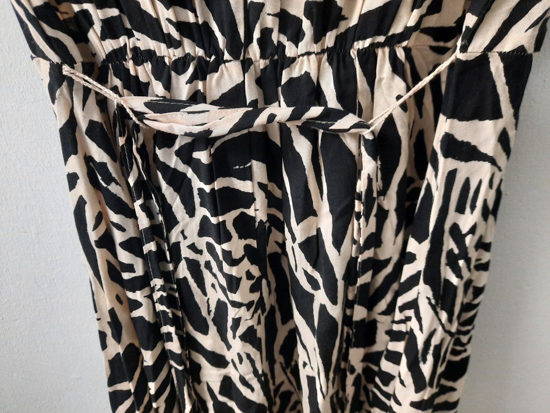 H&M Kleider: Damenkleid Zebralook H&M – Gebraucht aus Zürich von ONVA-RE-USE 4