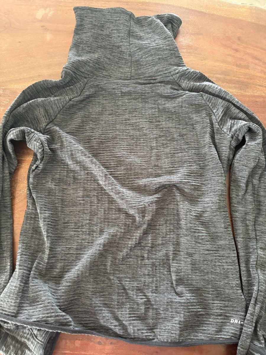 Nike Pulls & Sweat-shirts: Nike Pulli Gr. S – D'occasion à Kreuzlingen par hae23 1