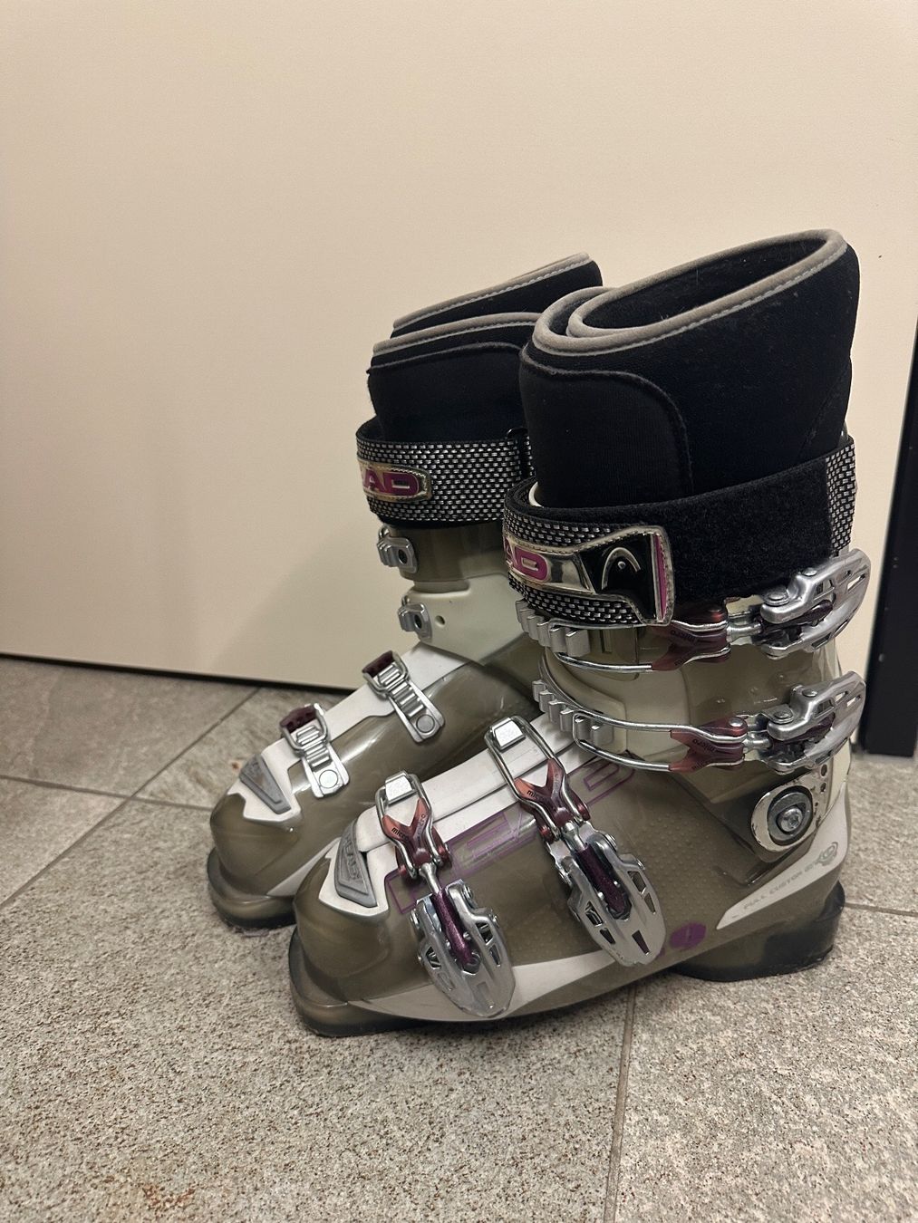 Head Scarpe da uomo: Skischuhe Head 24.0, 24.5 – Usato da Horgen venduto da Auction-Kings 1