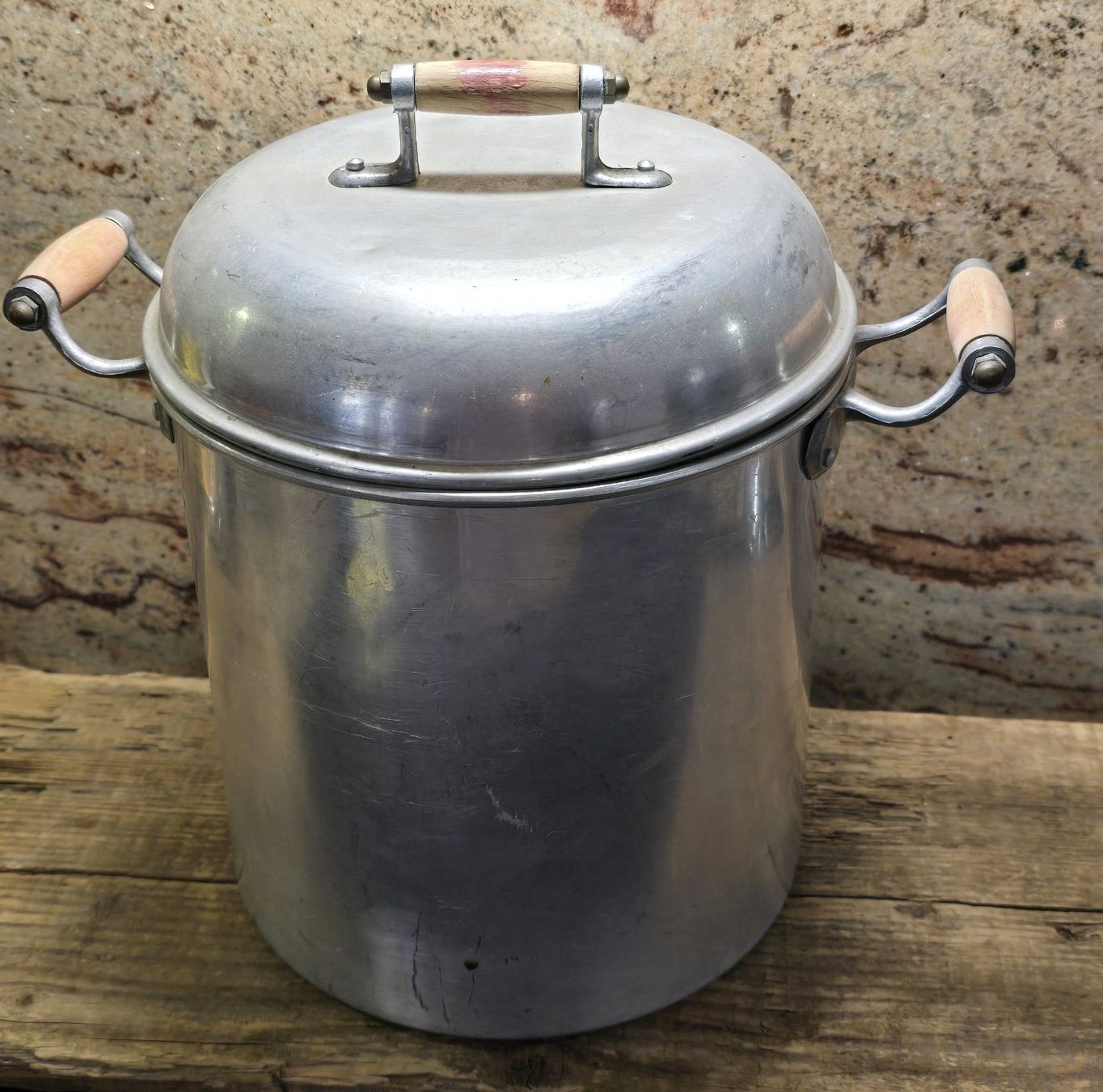Flaschen: Antiker Topf mit Original Glasflaschen – Gebraucht aus Walkringen von Vanuca 2