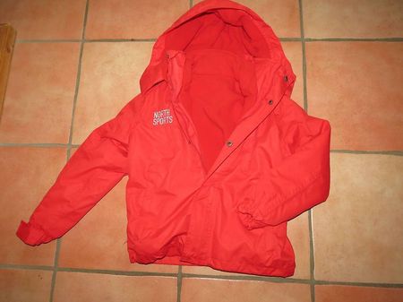 Sehr warme Winterjacke NEU ungetragen Gr. 134/140