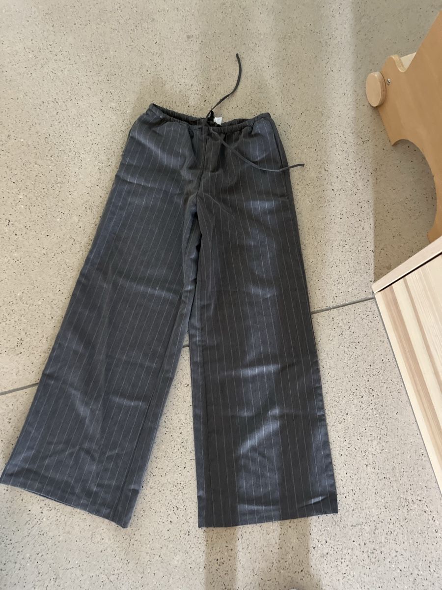 H&M Pantaloni: gestreifte Anzughose H&M Gr. XS – Nuovo (secondo la descrizione) da Zürich venduto da La.gp 1