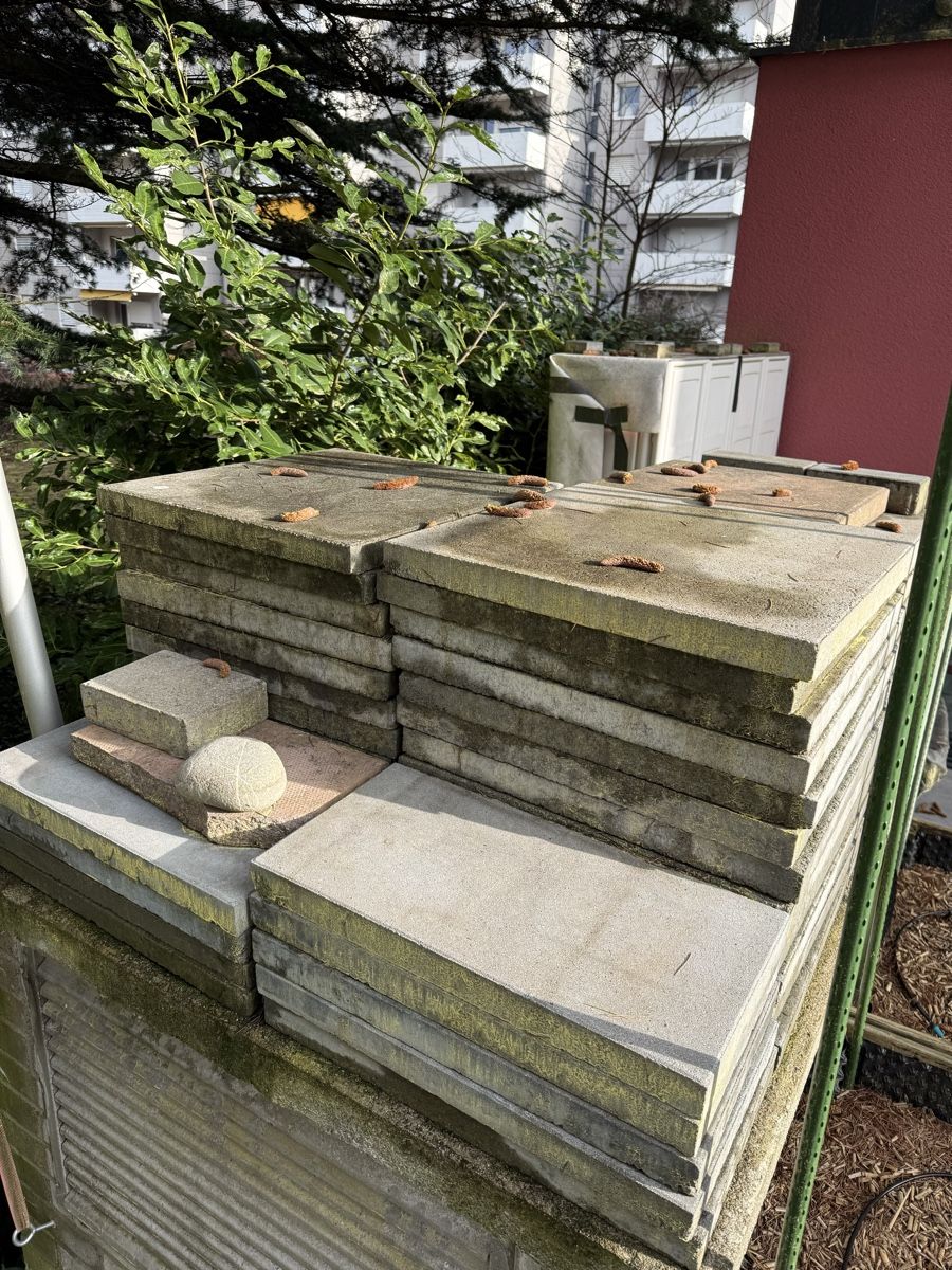Rivestimenti per pavimenti: Betonplatten Gartenplatten – Usato da Zürich venduto da mlg12341234 2