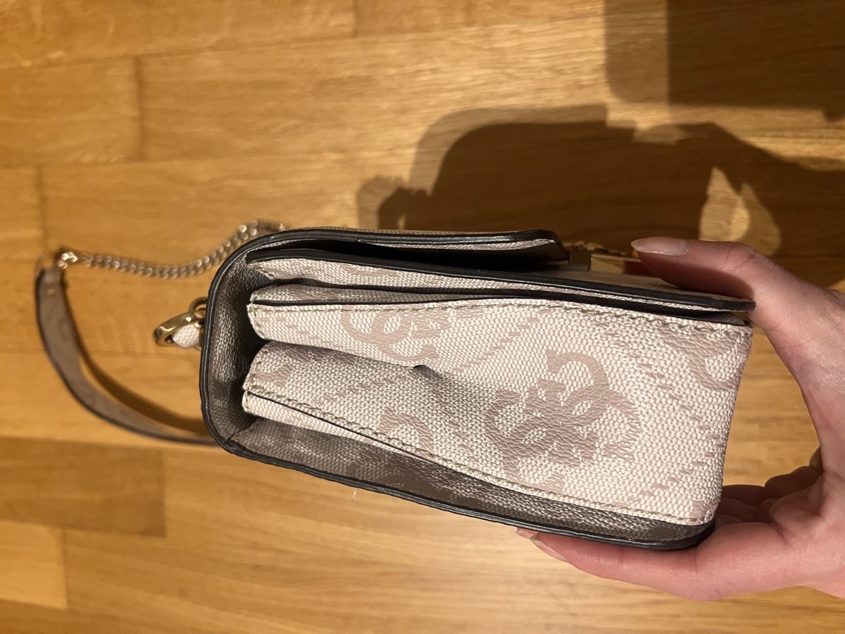 Guess Borse da donna: Guess Handtasche – Usato da Altdorf UR venduto da miriam19. 4