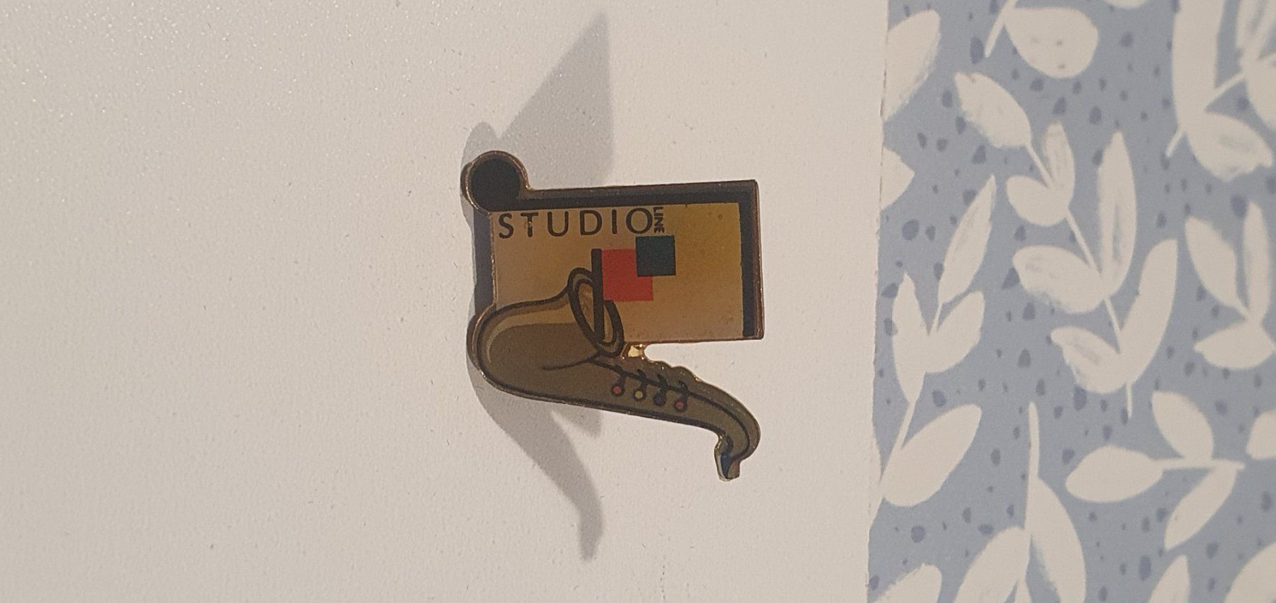 Placchette & Badge: Pin's Studio Line – Usato da St-Barthélemy VD venduto da titeuf5 2