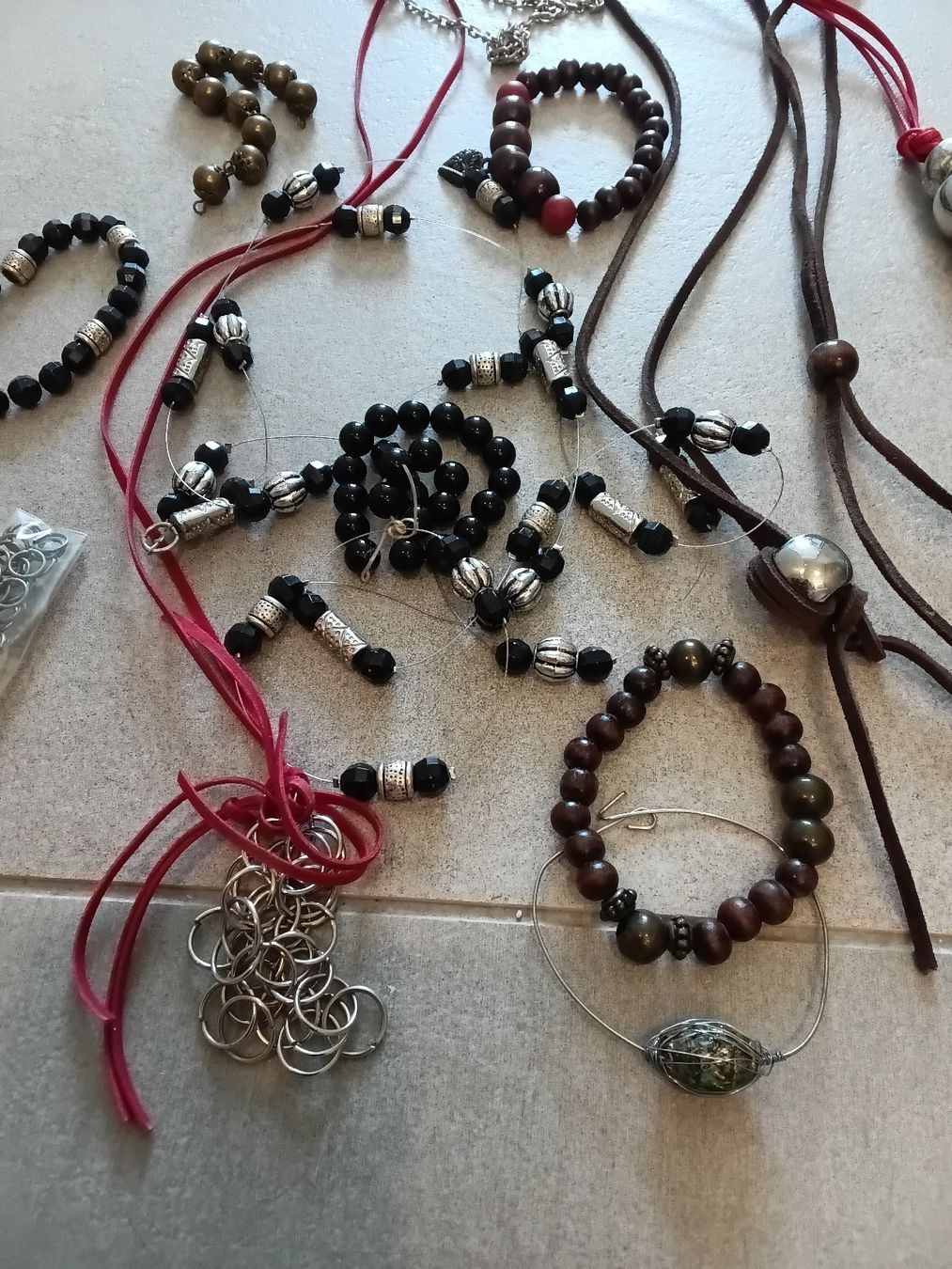 Bracciali & Braccialetti: Bijouterie lot, beads, bracelets, left from a bijou class – Usato da Immensee venduto da vgitter 1
