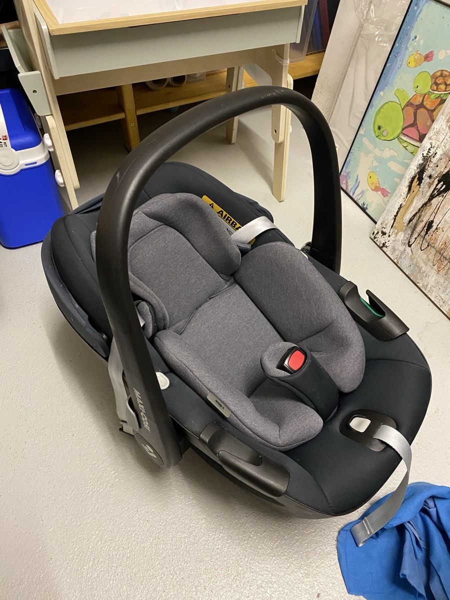 Maxi-Cosi Sièges auto: Maxi-Cosi Basis + Babyschale – D'occasion à Neuenhof par VaniinaV