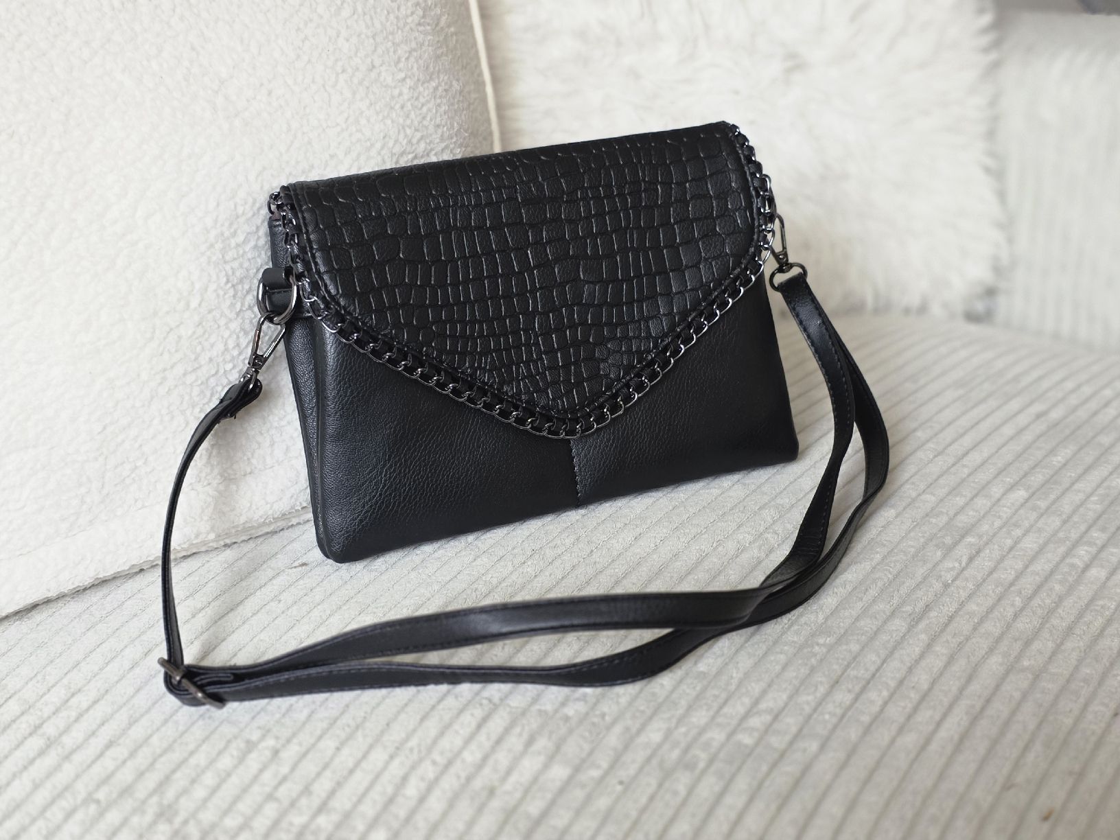 Taschen für Damen: Schwarze Clutch 🖤 – Gebraucht aus Klosters von Sniggels