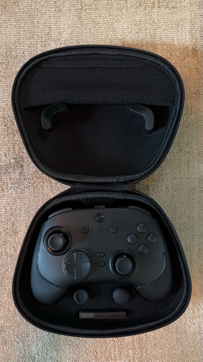 Razer Controller: Razer Wolverine V3 Pro 8K PC – Nuovo (secondo la descrizione) da Uetikon am See venduto da tax_n8d9 2