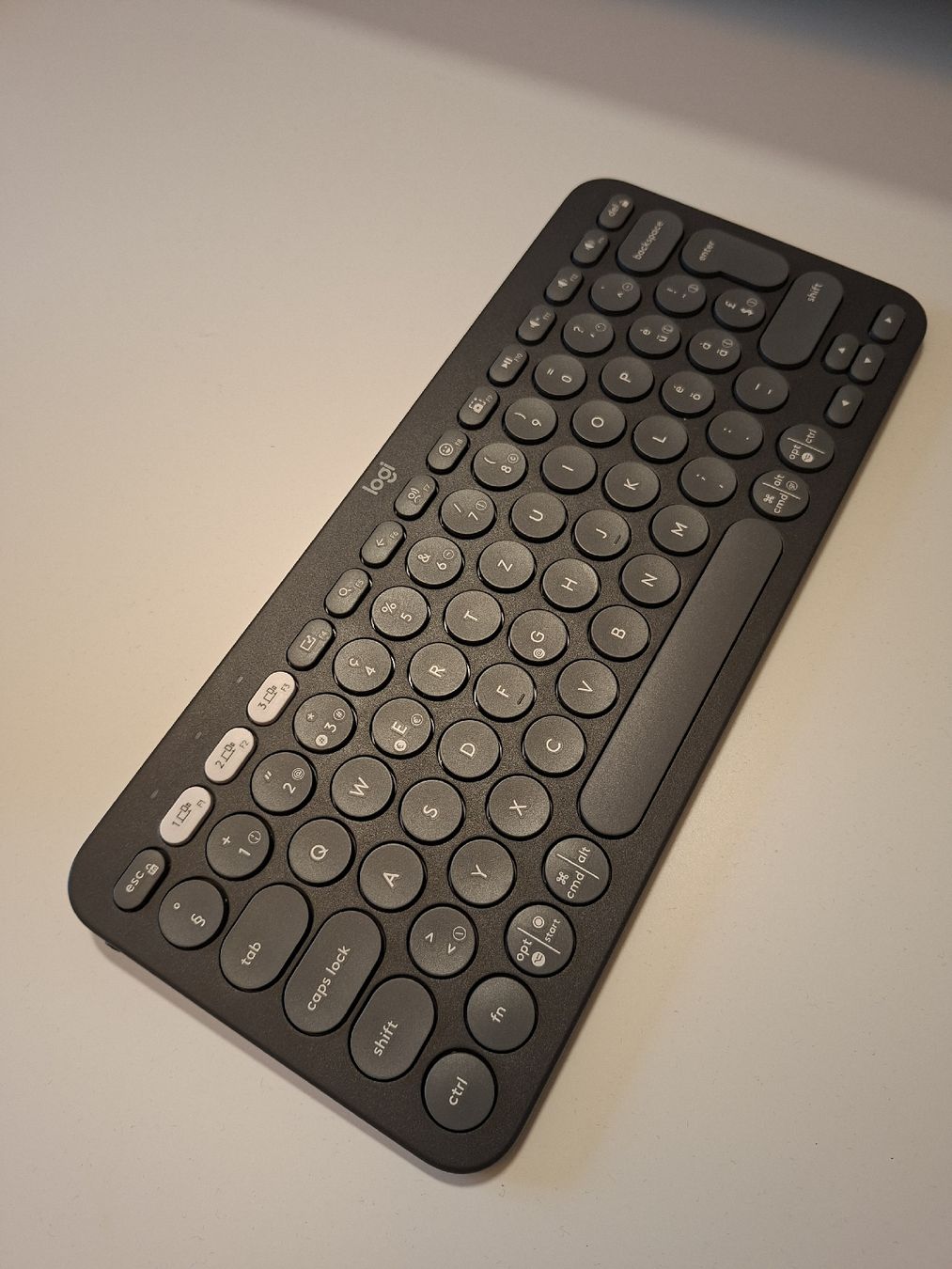 Logitech Tastaturen: Logitech Pebble Keys 2 Tastatur – Gebraucht aus Wittinsburg von Flora.11
