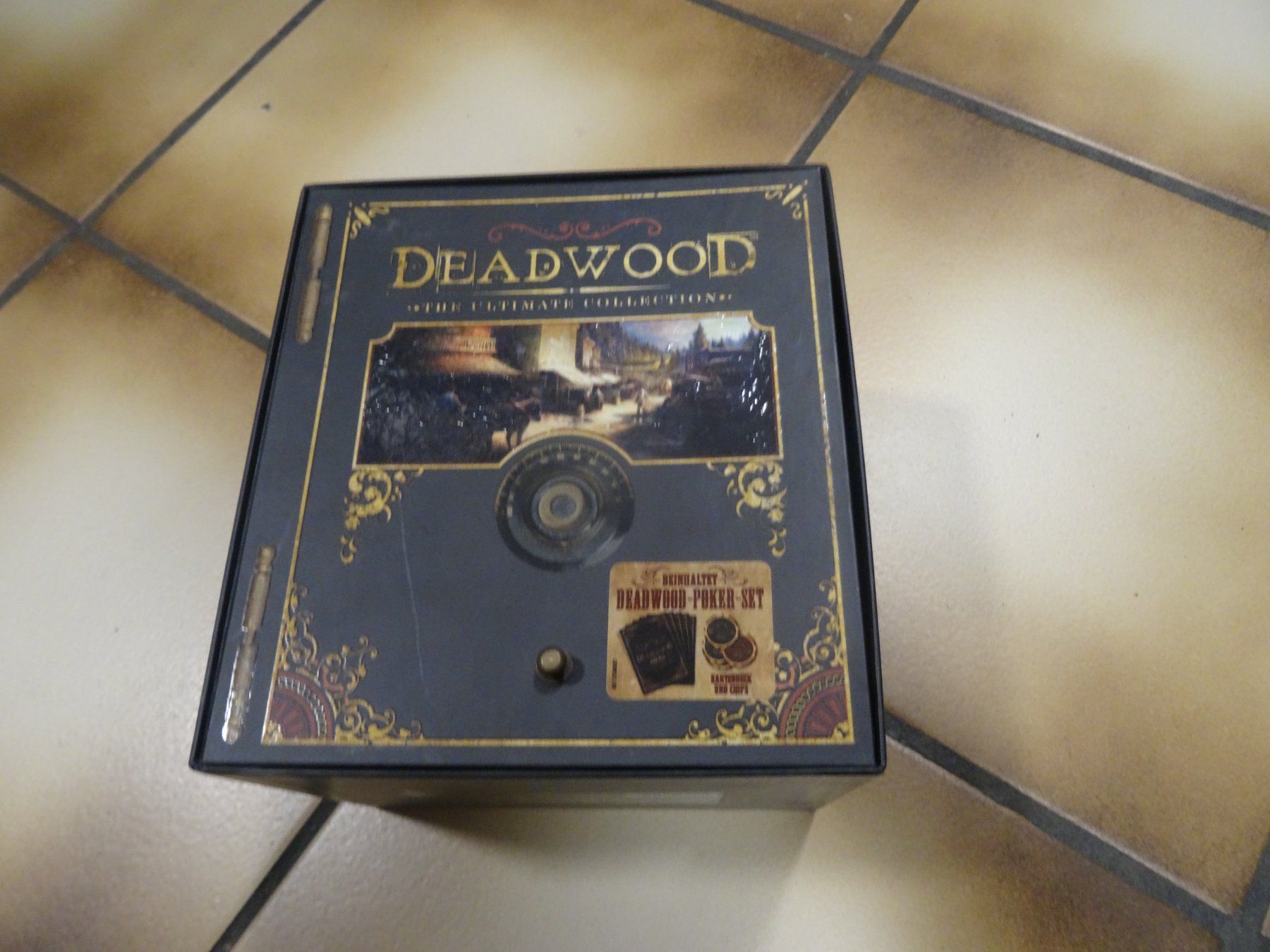 Tutti i DVDs: Deadwood - The Ultimate Collection DVD – Usato da Olten venduto da Disc-Verkauf