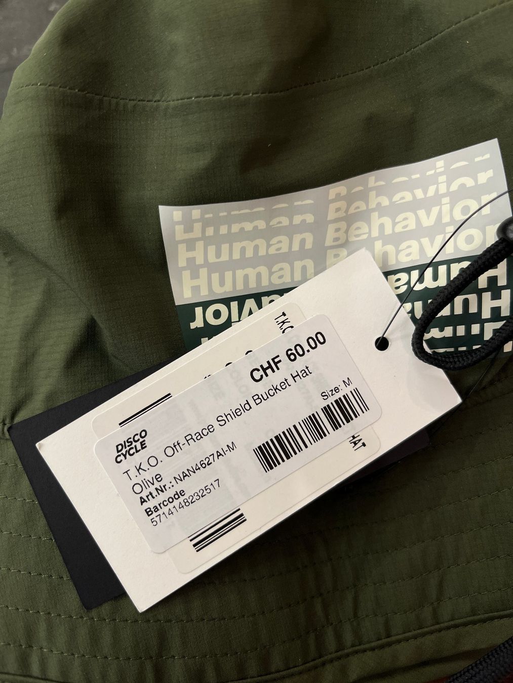 Pas Normal Studios Copricapi, berretti & cappellini: % Pas Normal Studios T.K.O. Off-Race Shield Bucket - Olive M – Nuovo e nell'imballaggio originale da Bern venduto da Disco_Cycle 4
