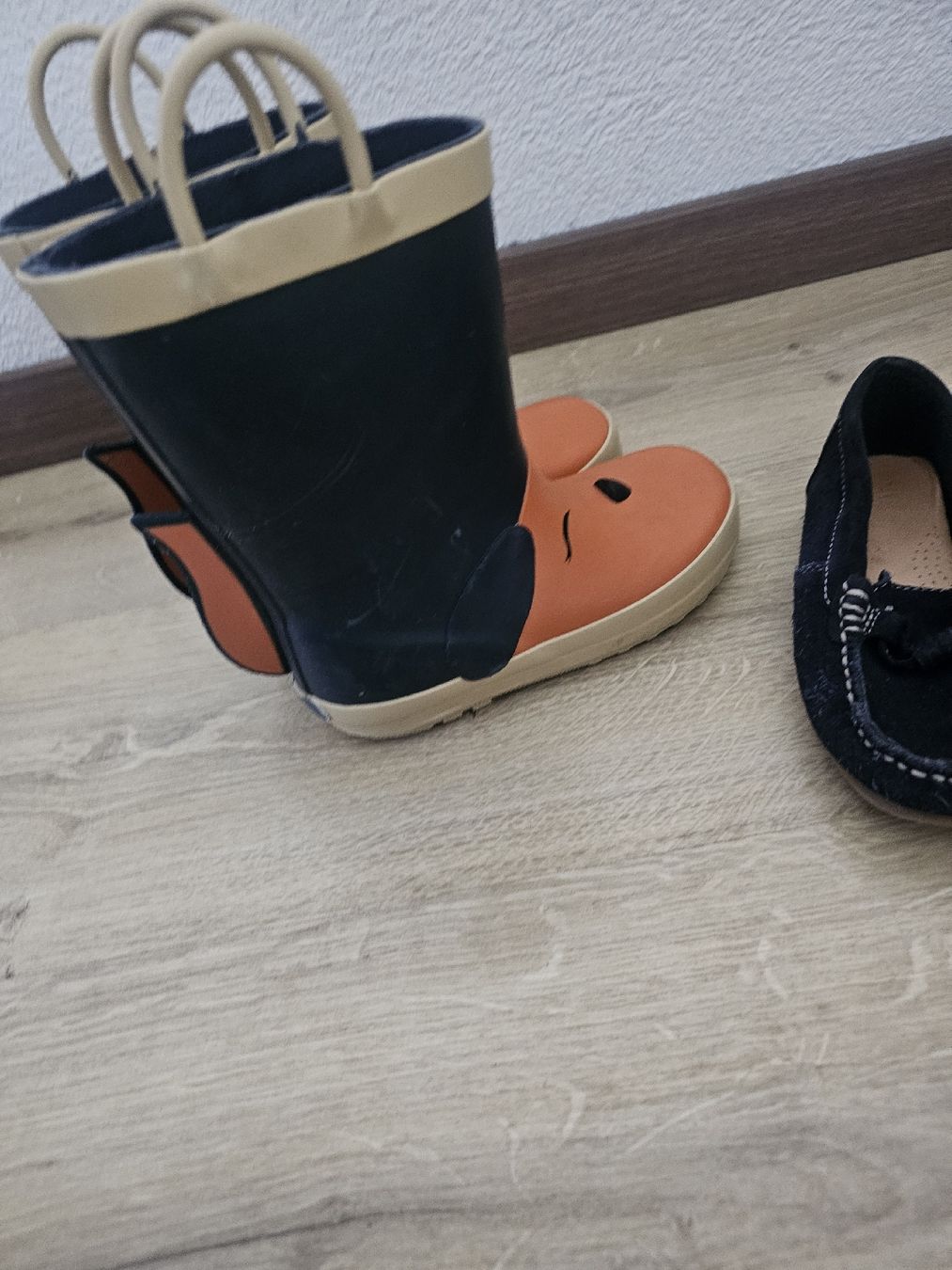 Scarpe per ragazzi: Suesse Kinderschuhe, Gr. 28 – Usato da Grosshöchstetten venduto da Qenko 1