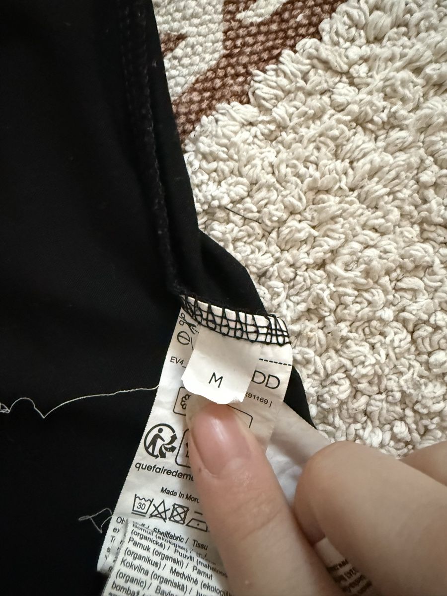 Tops: Schwarzer Body mit transparenten Ärmeln Grösse M – Gebraucht aus Hüttwilen von sar_8gj7 1